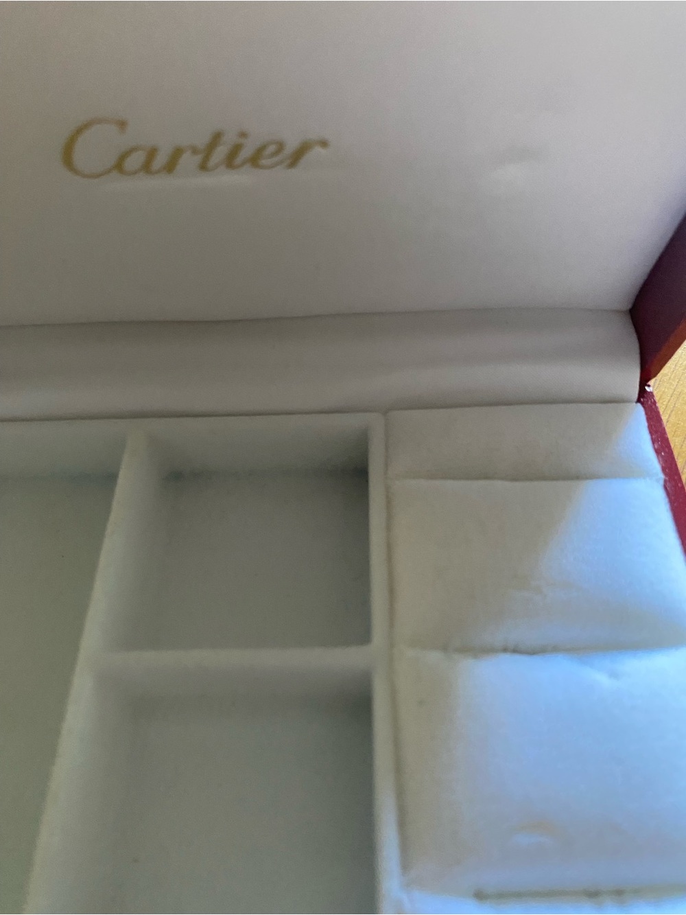 Authentic vintage Cartier jewelry case.
Excellent condition - Picture 4 of 6